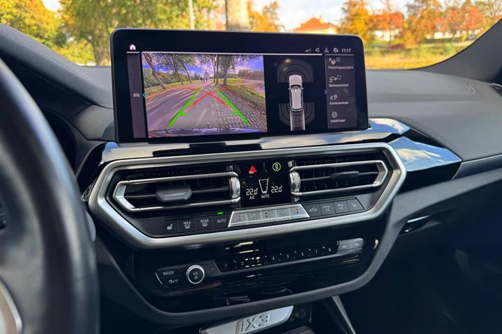 Grå BMW iX3 fra 2023