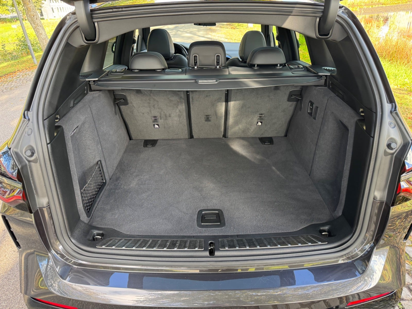 Grå BMW iX3 fra 2023