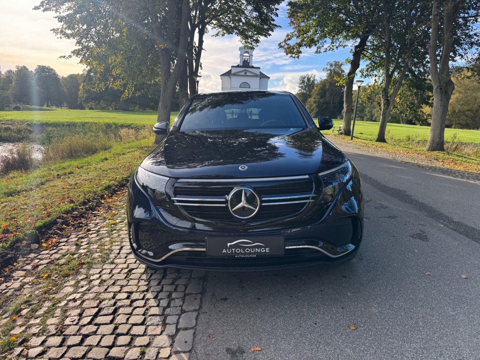 Blå Mercedes EQC400 fra 2022