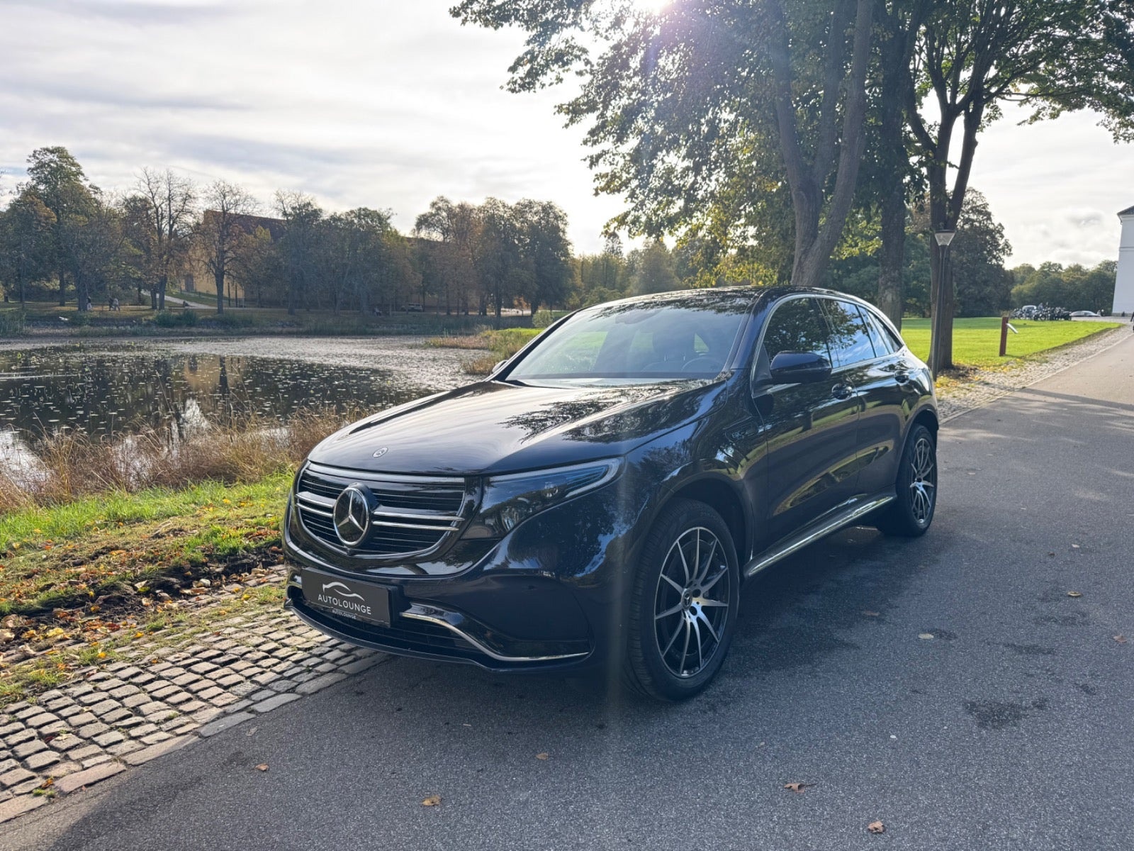 Blå Mercedes EQC400 fra 2022