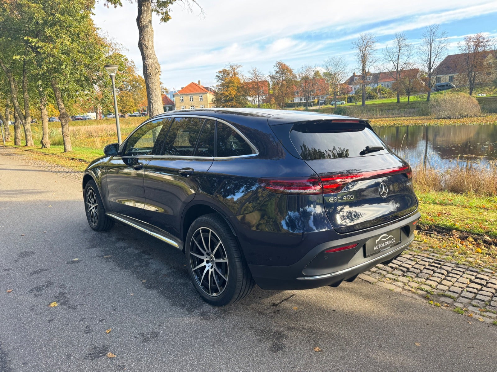 Blå Mercedes EQC400 fra 2022