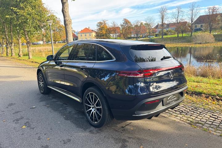 Blå Mercedes EQC400 fra 2022