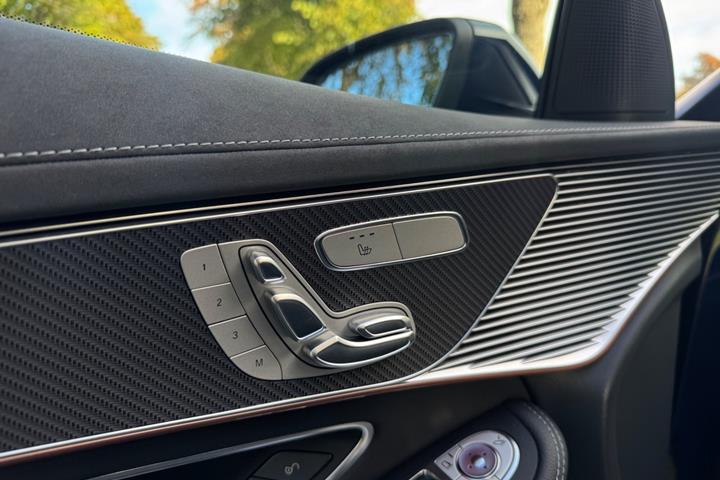 Blå Mercedes EQC400 fra 2022