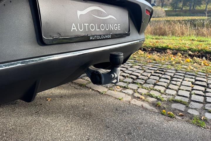 Blå Mercedes EQC400 fra 2022