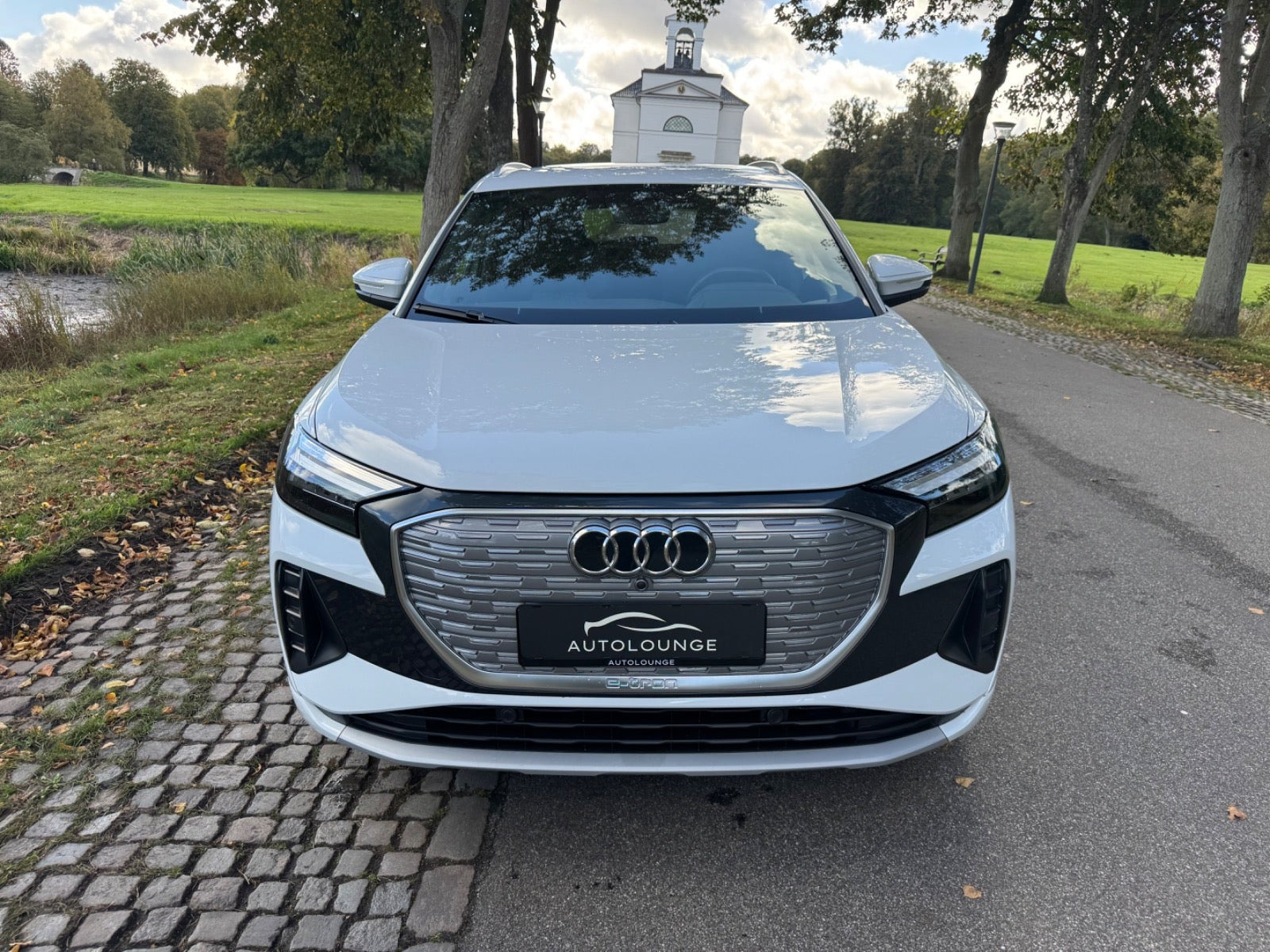 Hvid Audi Q4 e-tron fra 2023