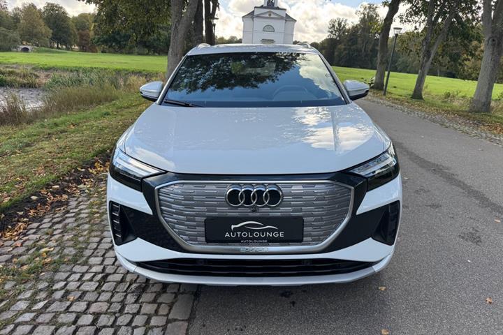 Hvid Audi Q4 e-tron fra 2023