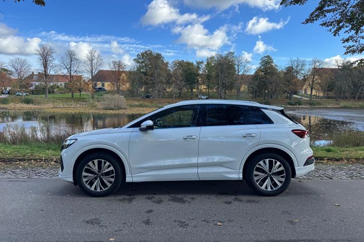 Hvid Audi Q4 e-tron fra 2023