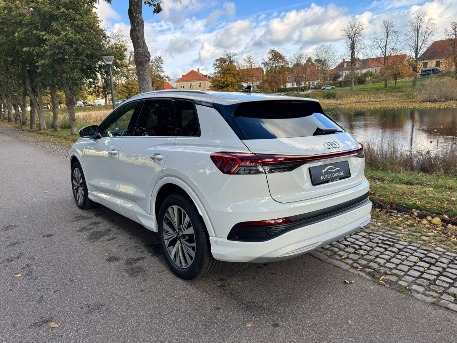 Hvid Audi Q4 e-tron fra 2023