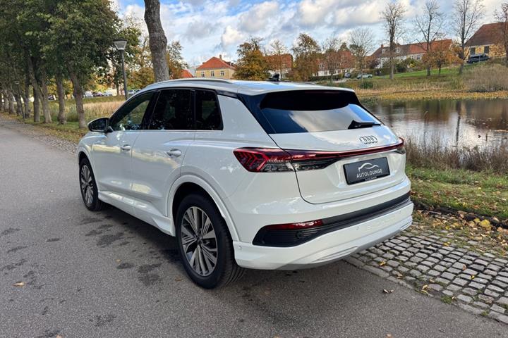 Hvid Audi Q4 e-tron fra 2023