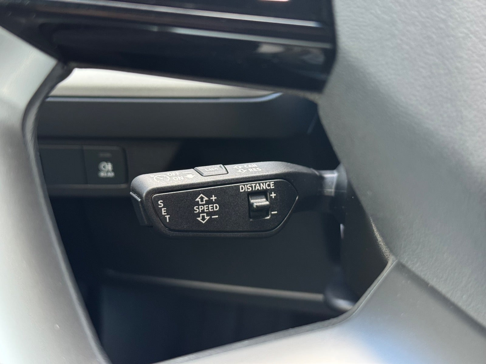 Hvid Audi Q4 e-tron fra 2023