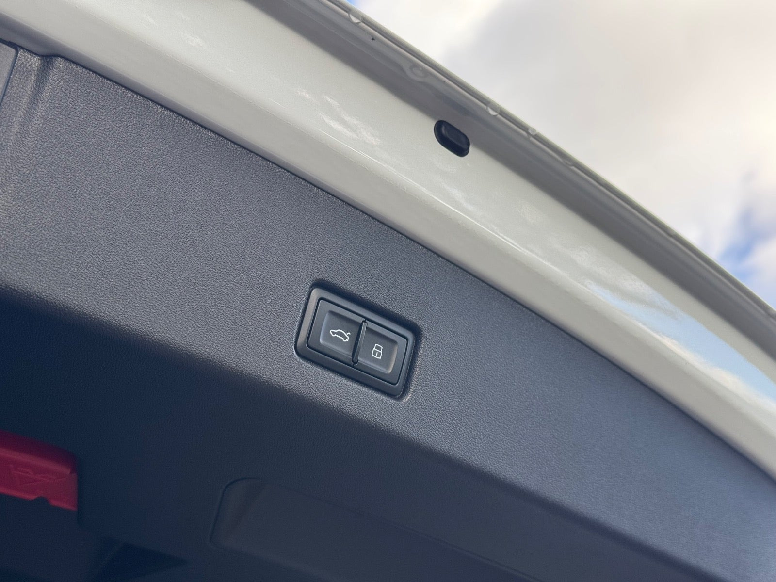 Hvid Audi Q4 e-tron fra 2023
