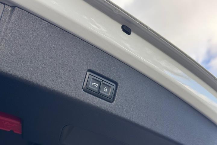 Hvid Audi Q4 e-tron fra 2023