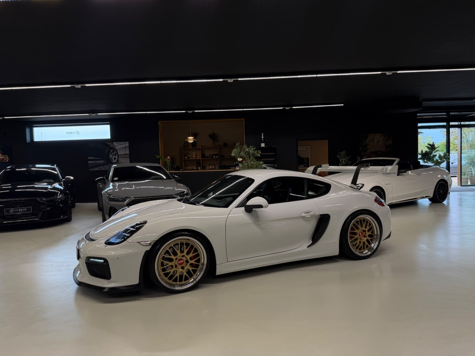 Gul Porsche Cayman S fra 2013