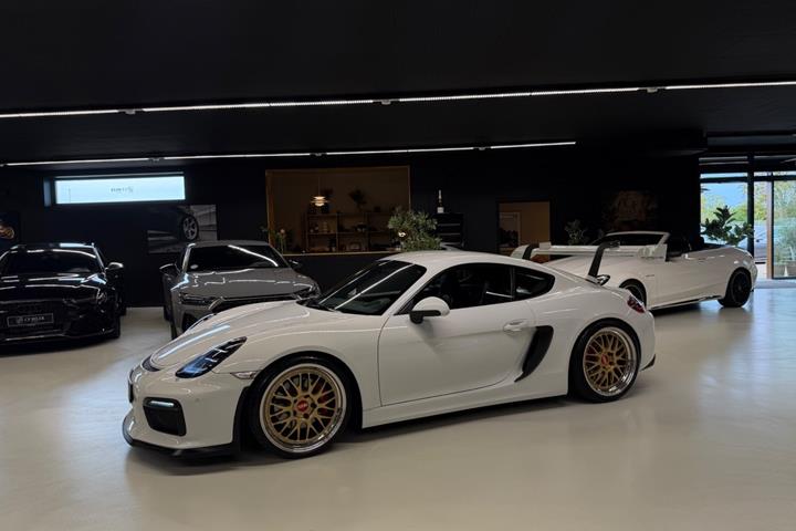Gul Porsche Cayman S fra 2013