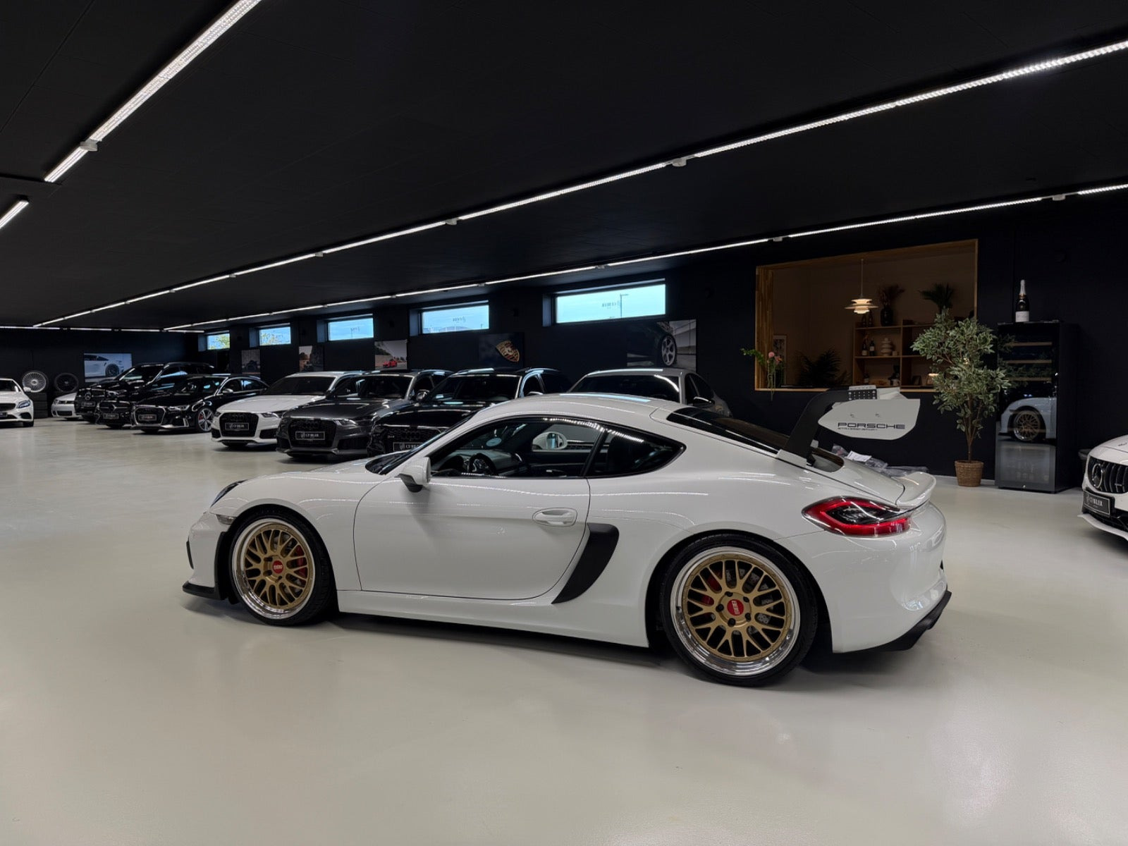 Gul Porsche Cayman S fra 2013