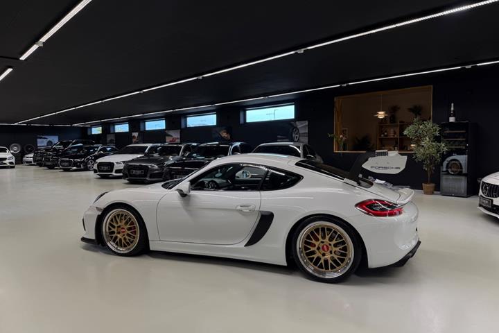 Gul Porsche Cayman S fra 2013