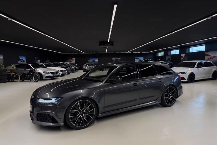 Grå Audi RS6 fra 2017