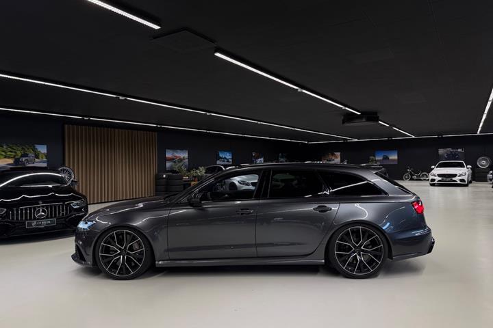Grå Audi RS6 fra 2017