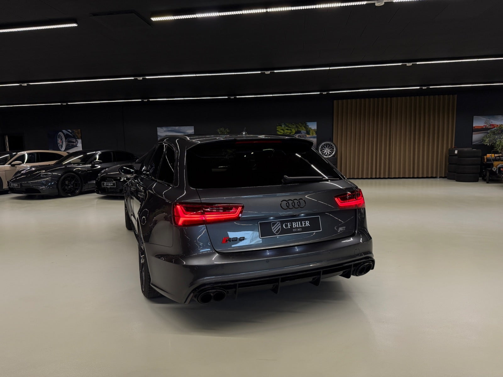 Grå Audi RS6 fra 2017