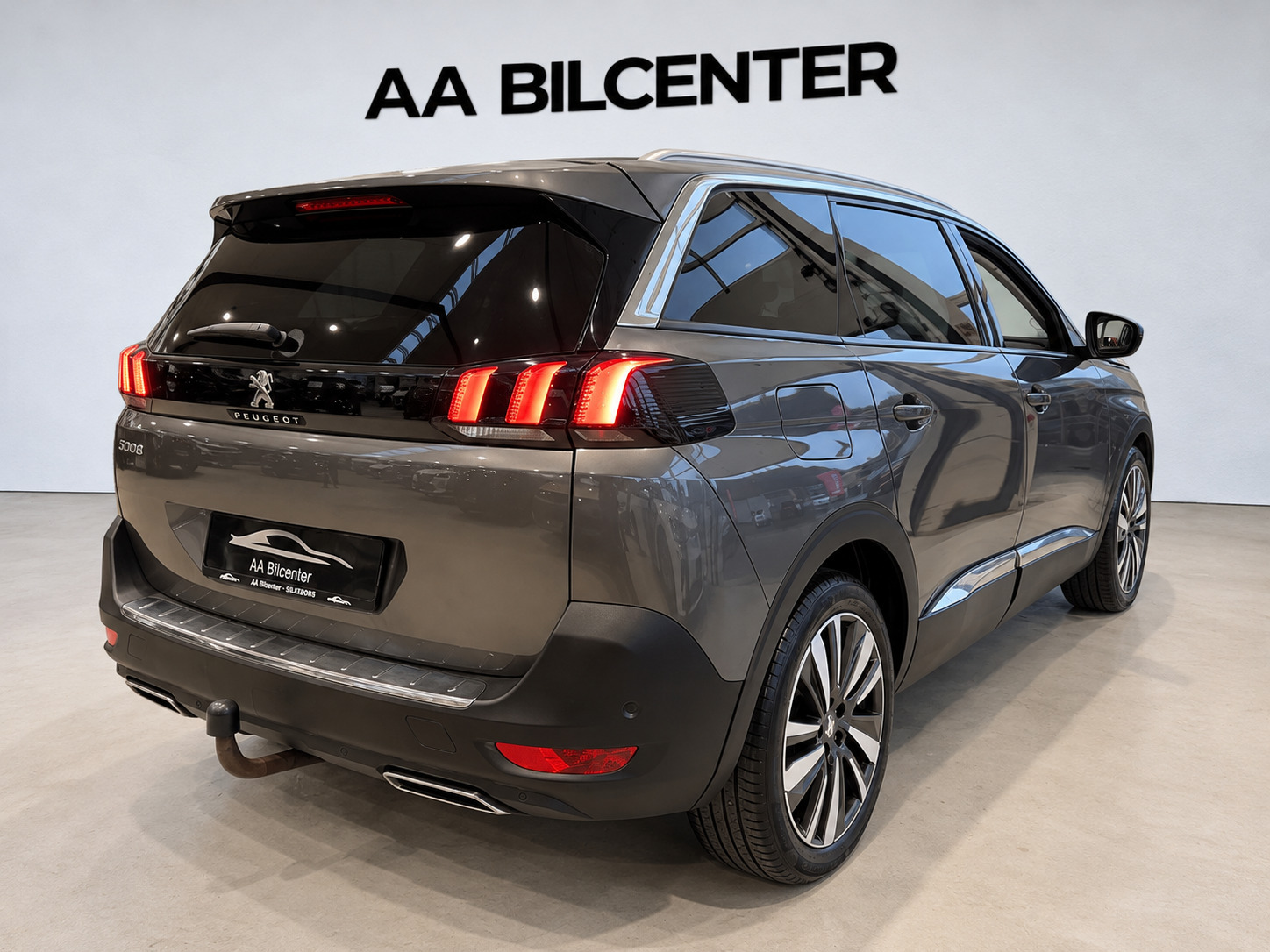 Grå Peugeot 5008 fra 2017