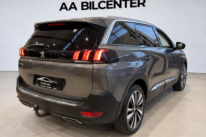 Grå Peugeot 5008 fra 2017