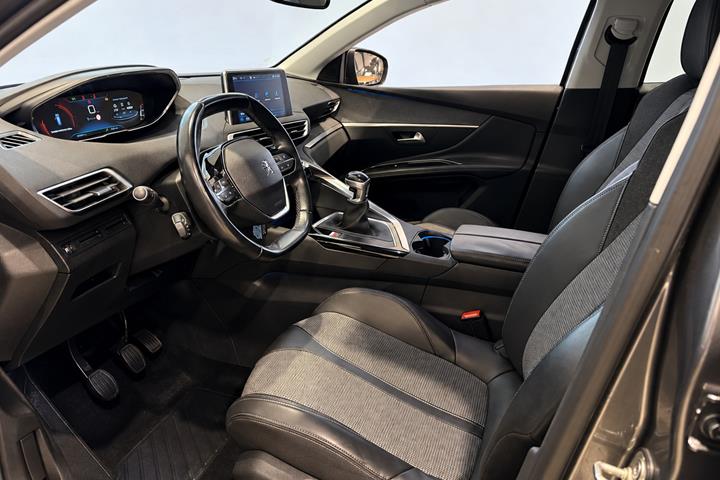 Grå Peugeot 5008 fra 2017