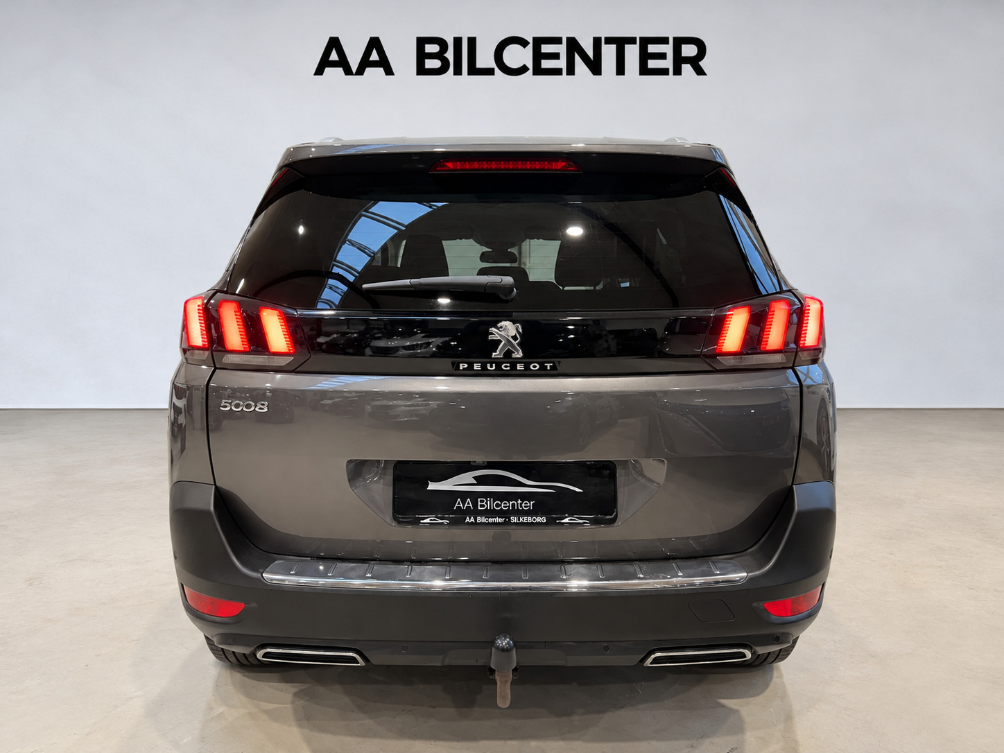 Grå Peugeot 5008 fra 2017