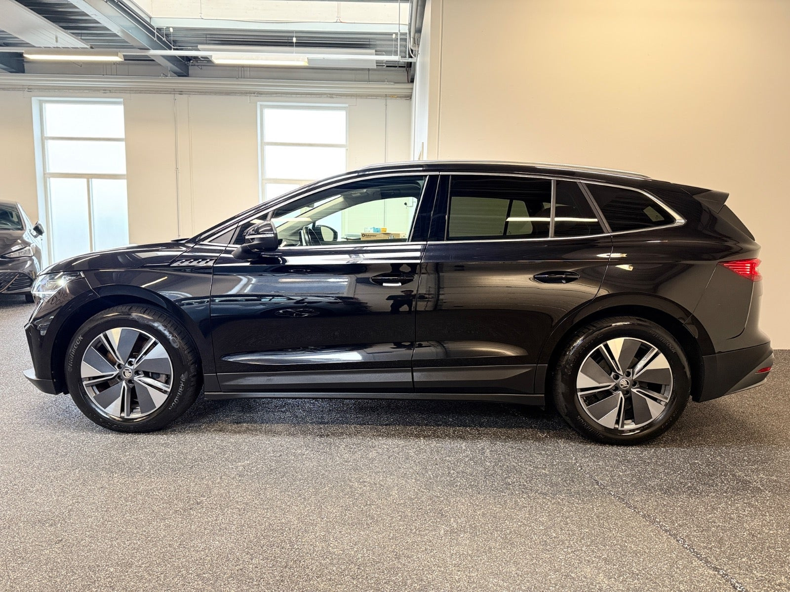 Sort Skoda Enyaq fra 2023