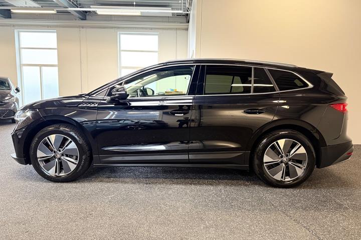 Sort Skoda Enyaq fra 2023