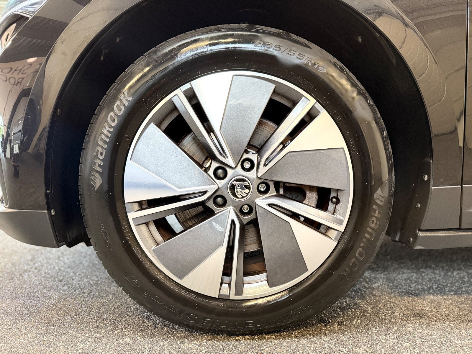 Sort Skoda Enyaq fra 2023