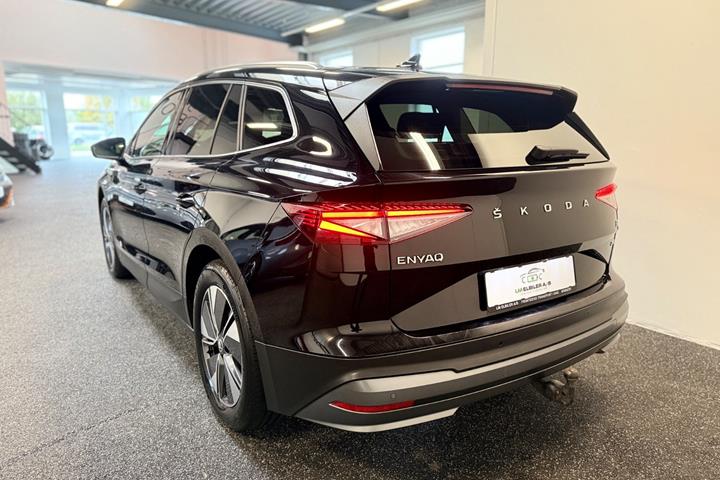 Sort Skoda Enyaq fra 2023