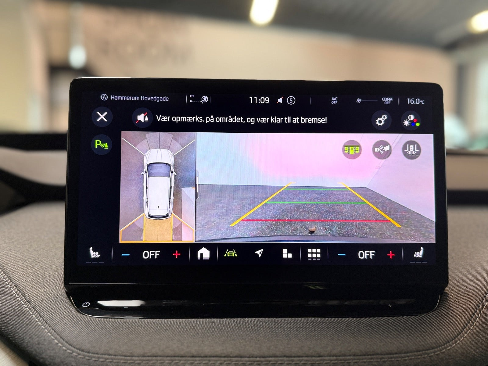 Sort Skoda Enyaq fra 2023