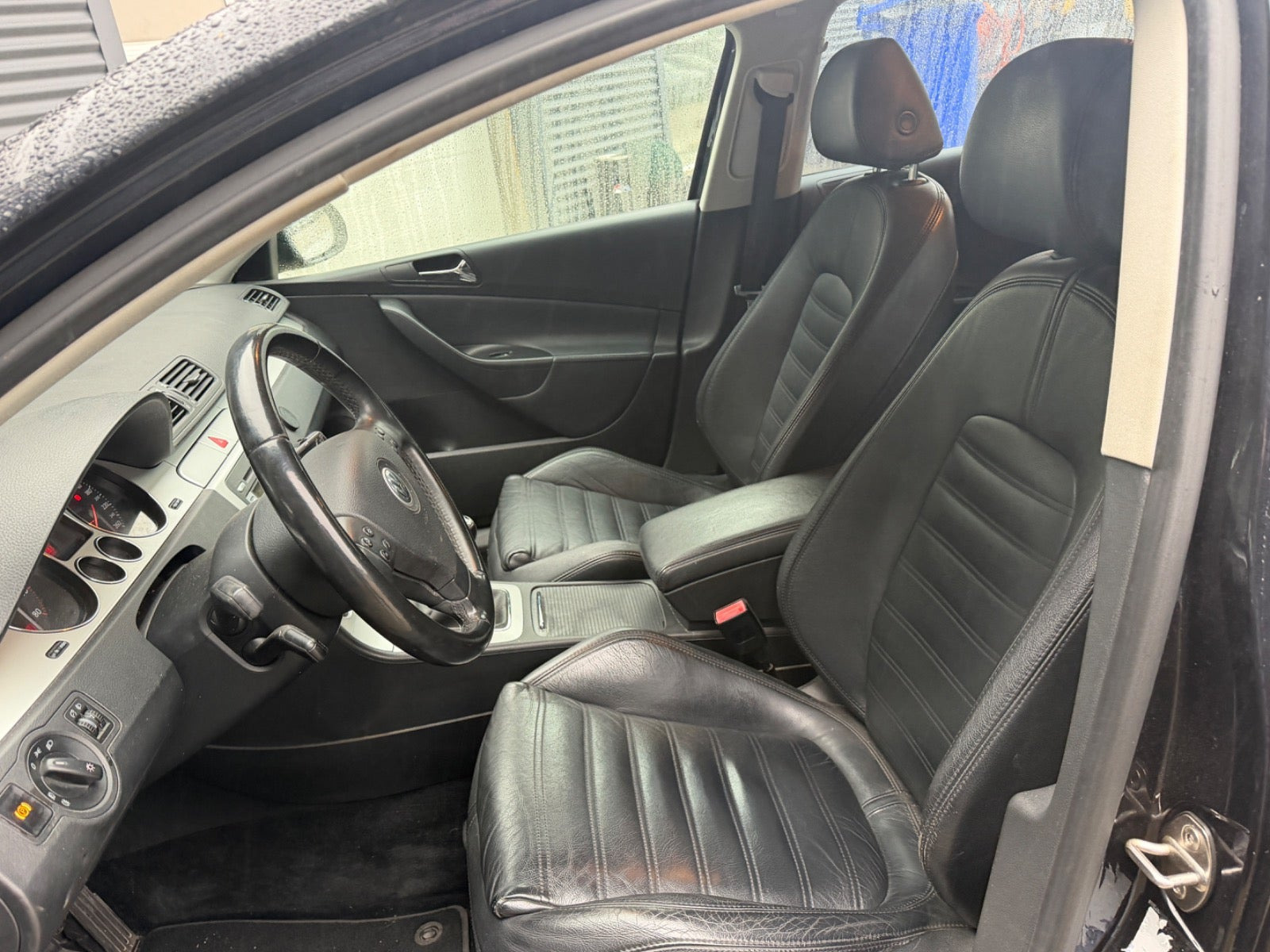 Sort VW Passat fra 2008