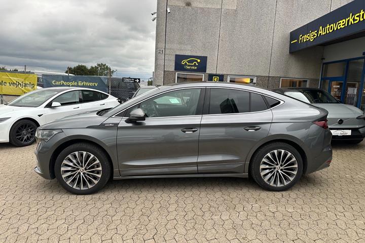 Grå Skoda Enyaq fra 2025