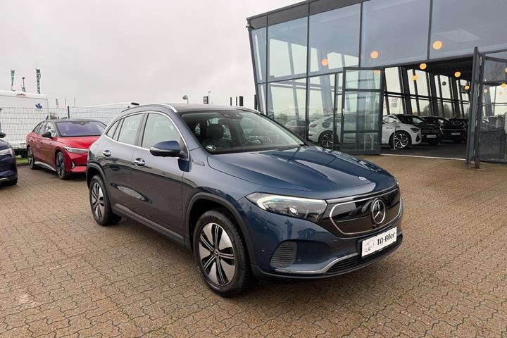 Blå Mercedes EQA250 fra 2022