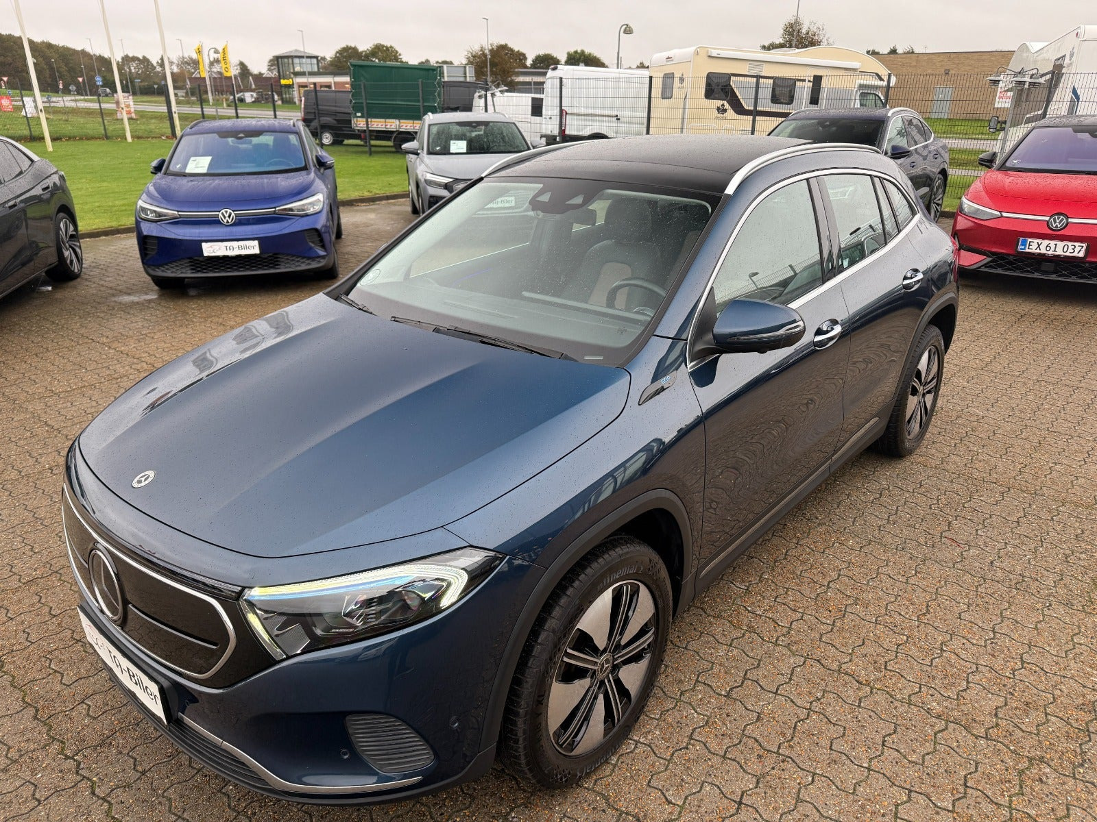 Blå Mercedes EQA250 fra 2022