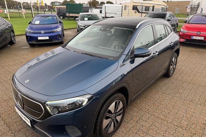 Blå Mercedes EQA250 fra 2022