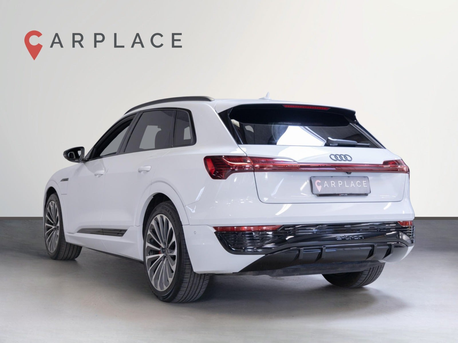Hvid Audi Q8 e-tron fra 2024