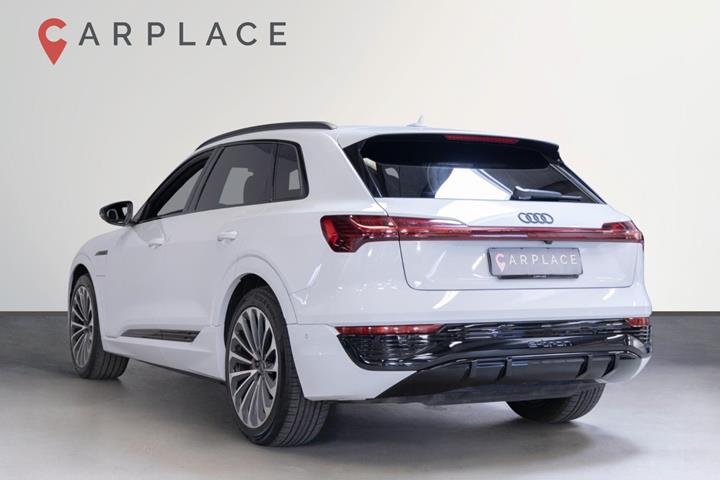 Hvid Audi Q8 e-tron fra 2024