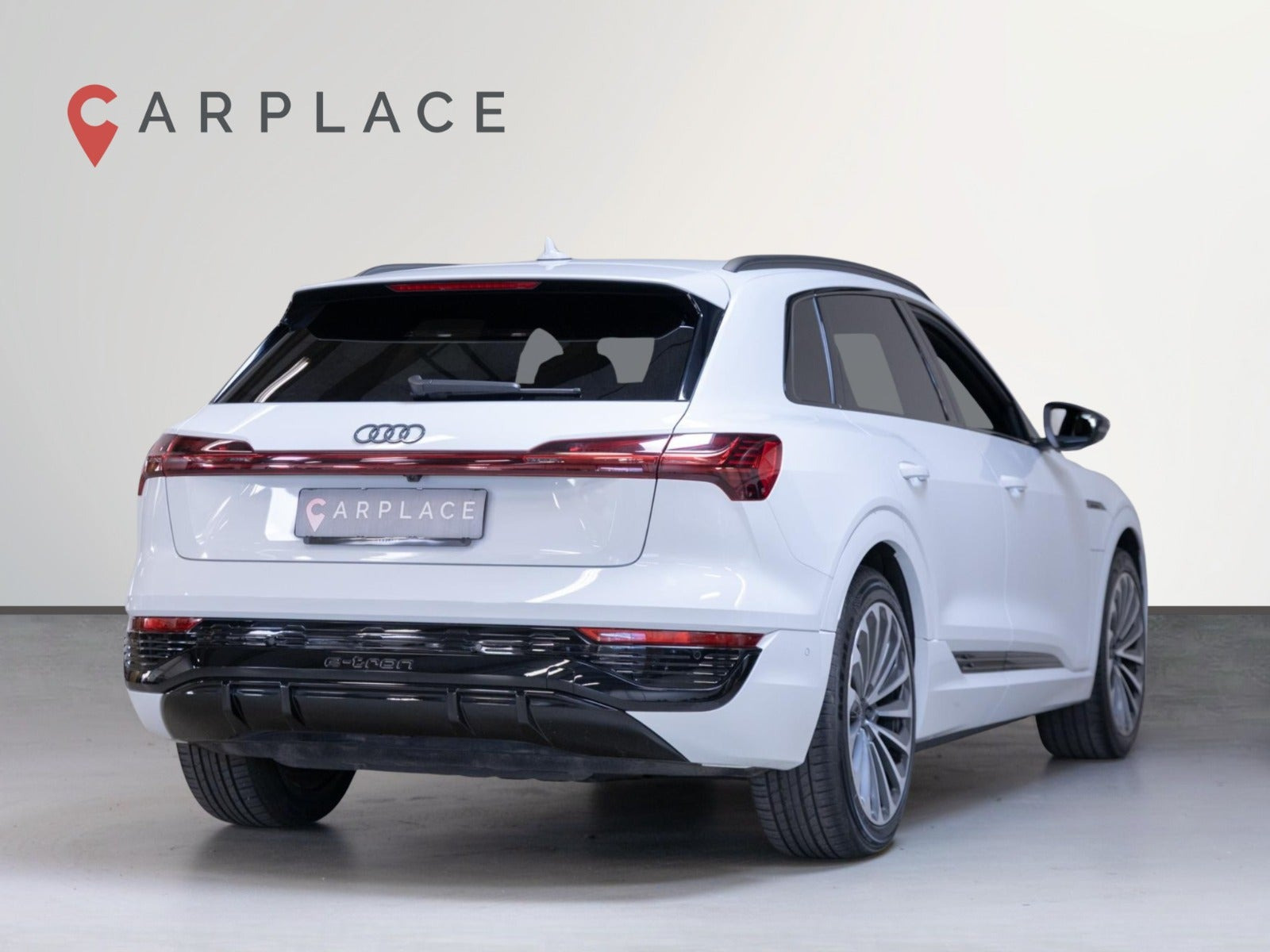 Hvid Audi Q8 e-tron fra 2024
