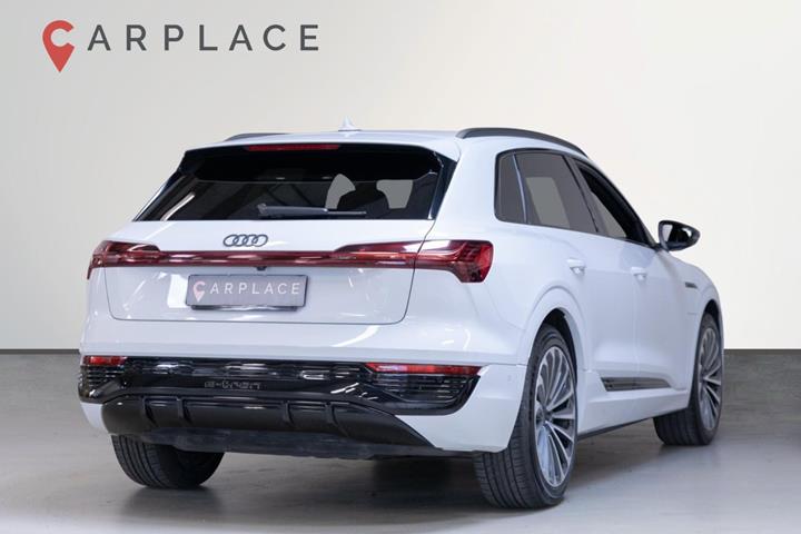 Hvid Audi Q8 e-tron fra 2024