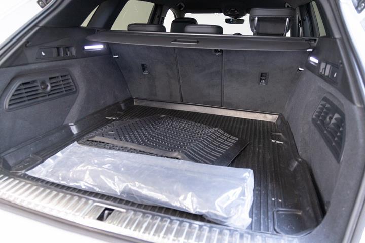Hvid Audi Q8 e-tron fra 2024