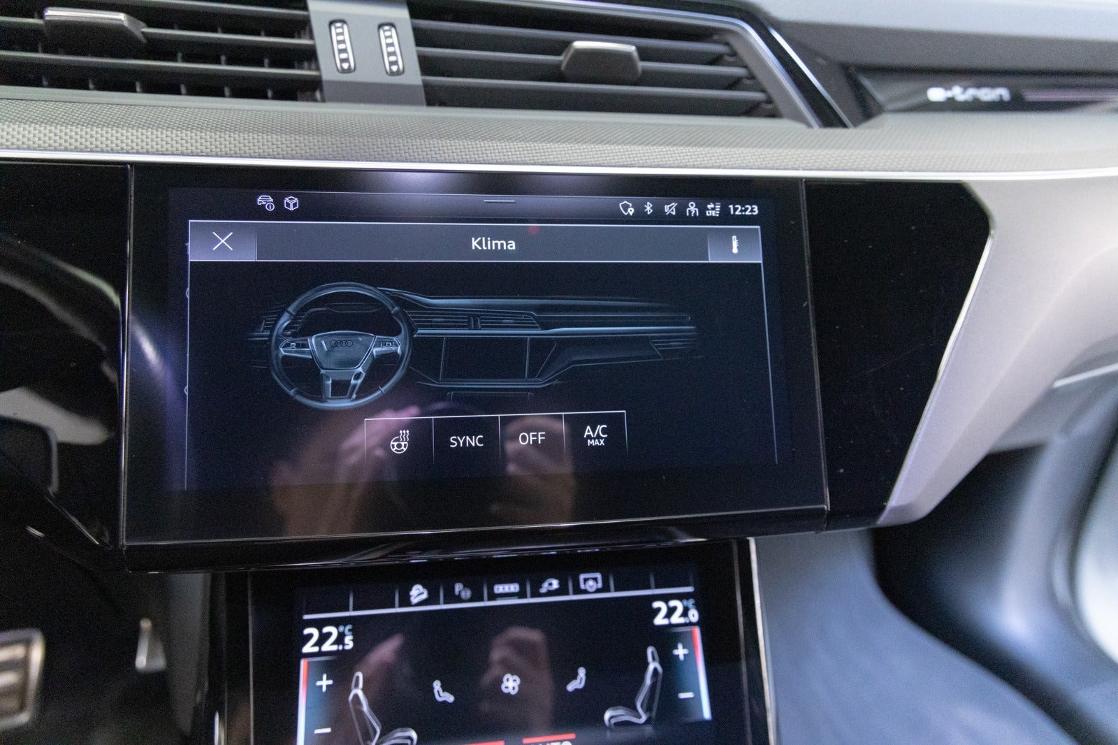 Hvid Audi Q8 e-tron fra 2024