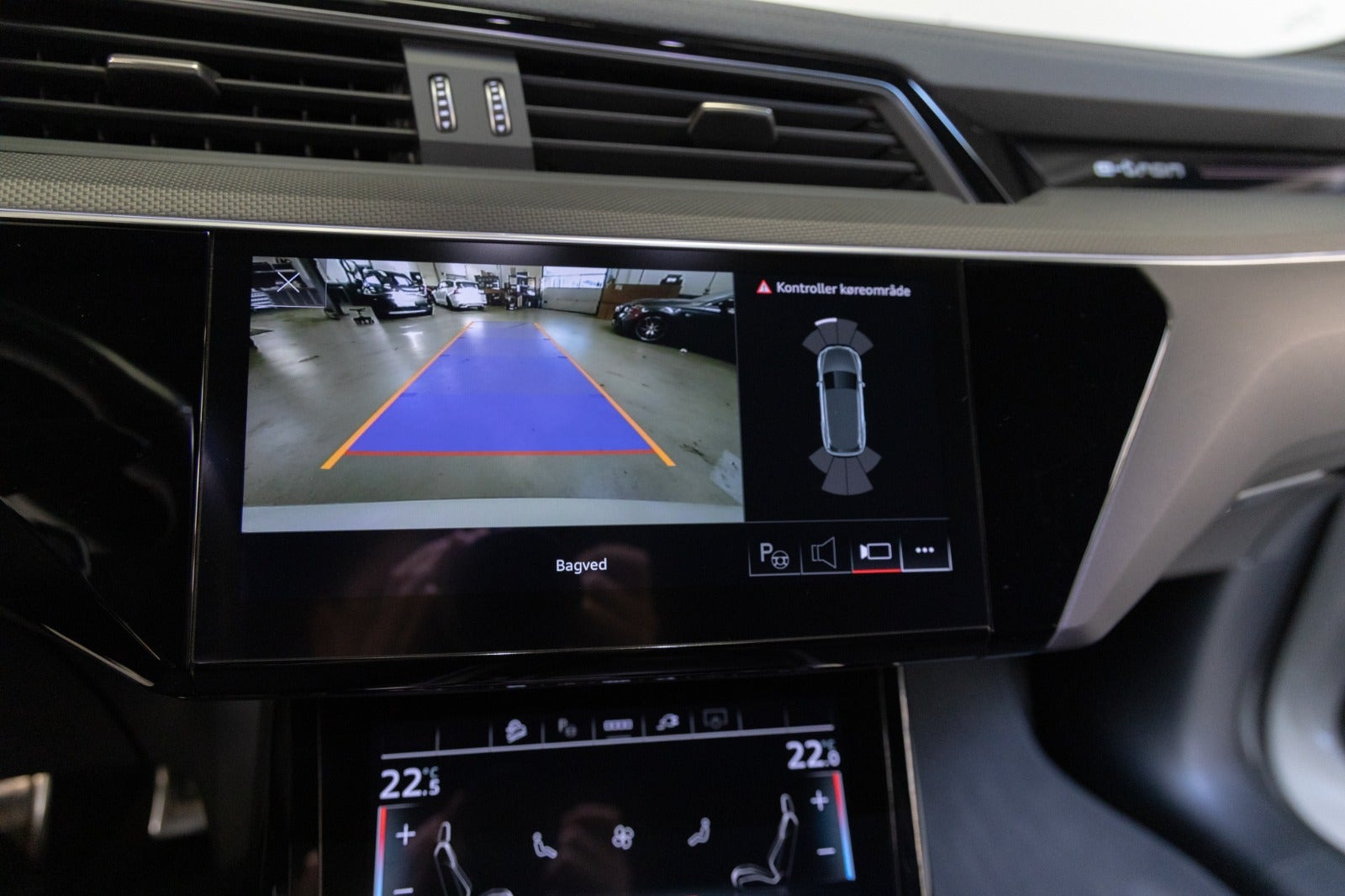 Hvid Audi Q8 e-tron fra 2024