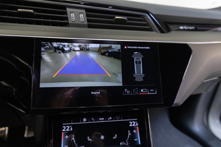Hvid Audi Q8 e-tron fra 2024