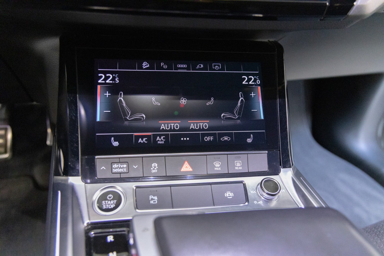 Hvid Audi Q8 e-tron fra 2024