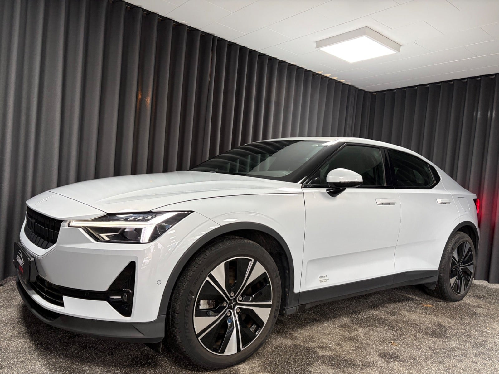 Hvid Polestar 2 fra 2023
