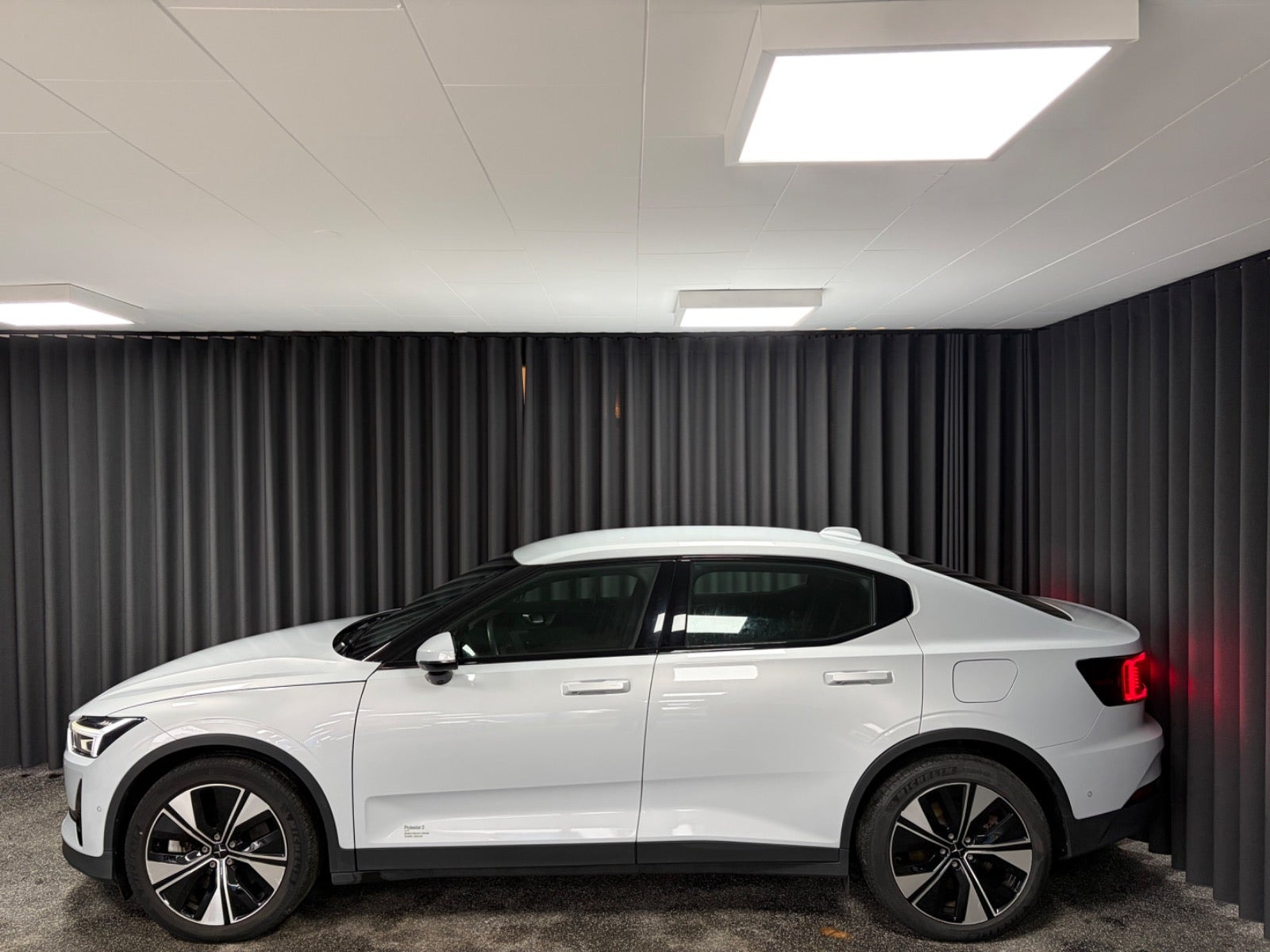 Hvid Polestar 2 fra 2023