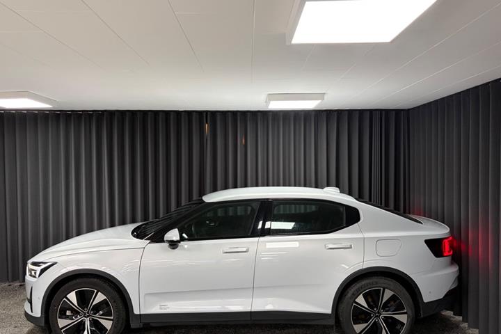 Hvid Polestar 2 fra 2023