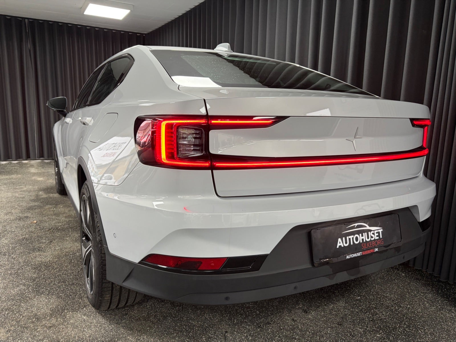 Hvid Polestar 2 fra 2023